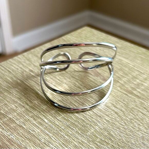 NWOT … Unique Silver Plated Cuff Bracelet - Picture 1 of 3